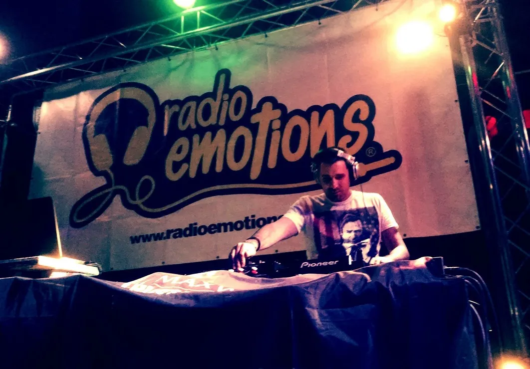 GENNA FROM MAGNA ROMAGNA in consolle a Radio Emotions